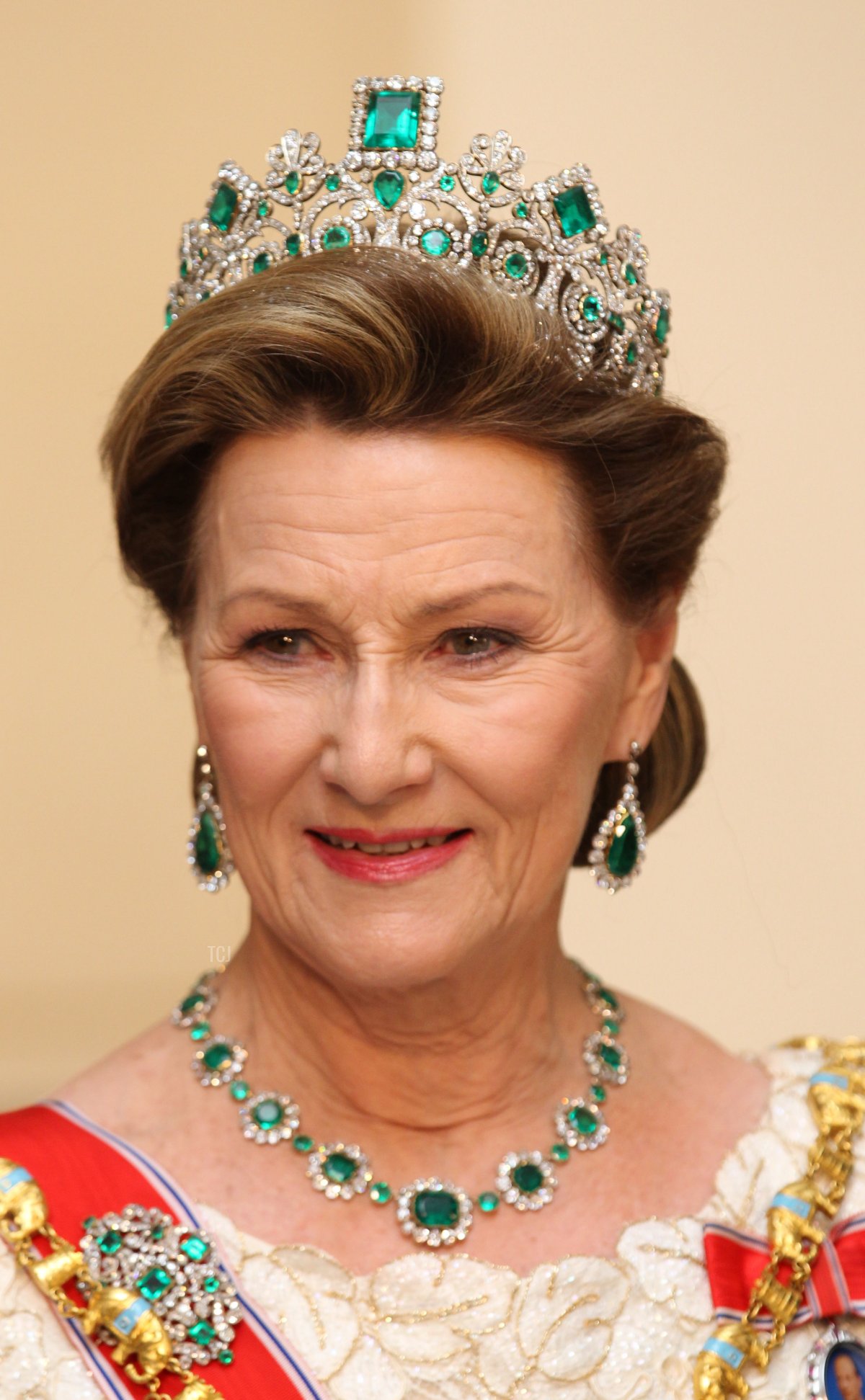 La regina Sonja di Norvegia partecipa a una cena di gala per celebrare i 40 anni di regno della regina Margherita II di Danimarca presso la Cappella del Palazzo di Christiansborg il 15 gennaio 2012