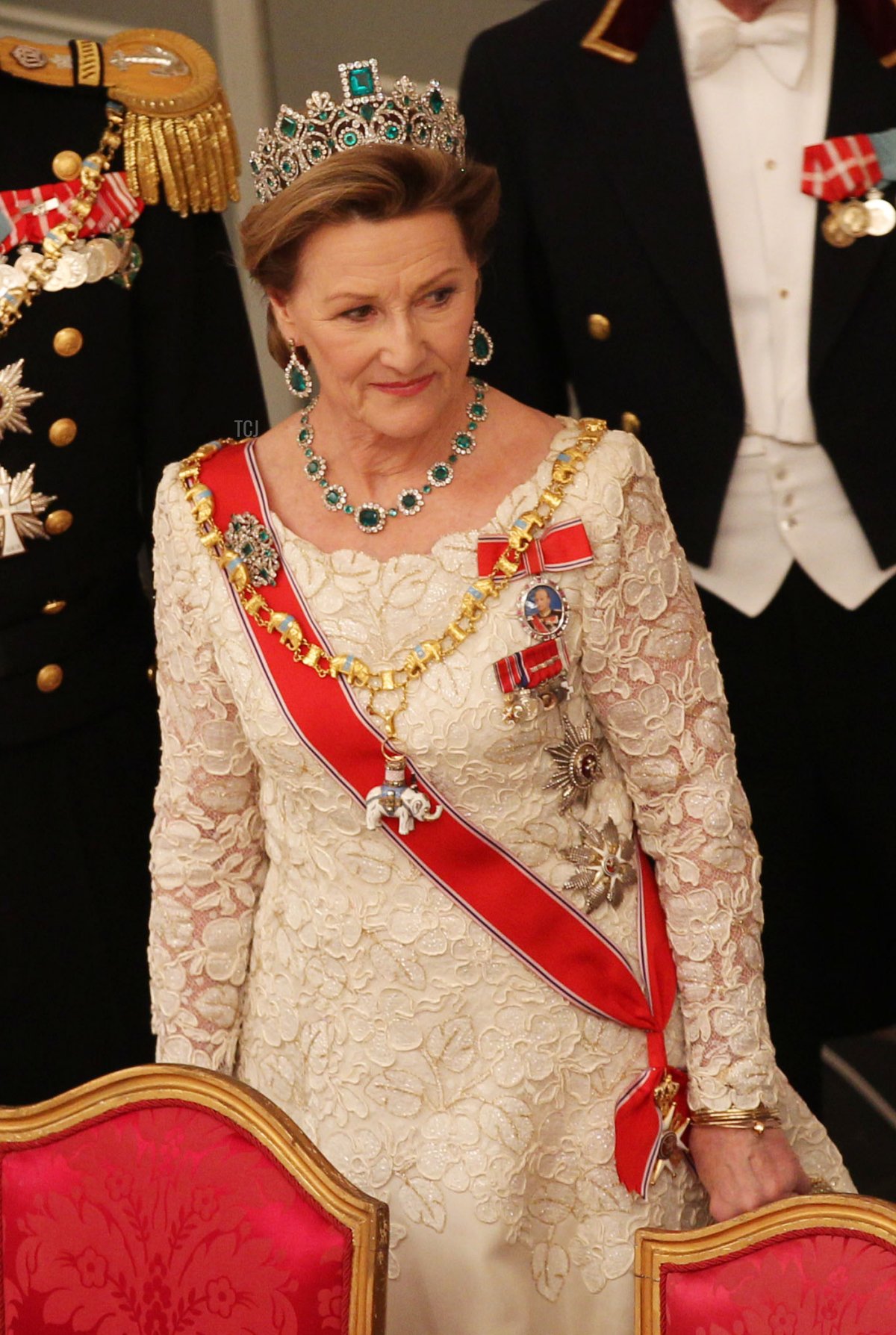 La regina Sonja di Norvegia partecipa a una cena di gala per celebrare i 40 anni di regno della regina Margherita II di Danimarca presso la Cappella del Palazzo di Christiansborg il 15 gennaio 2012