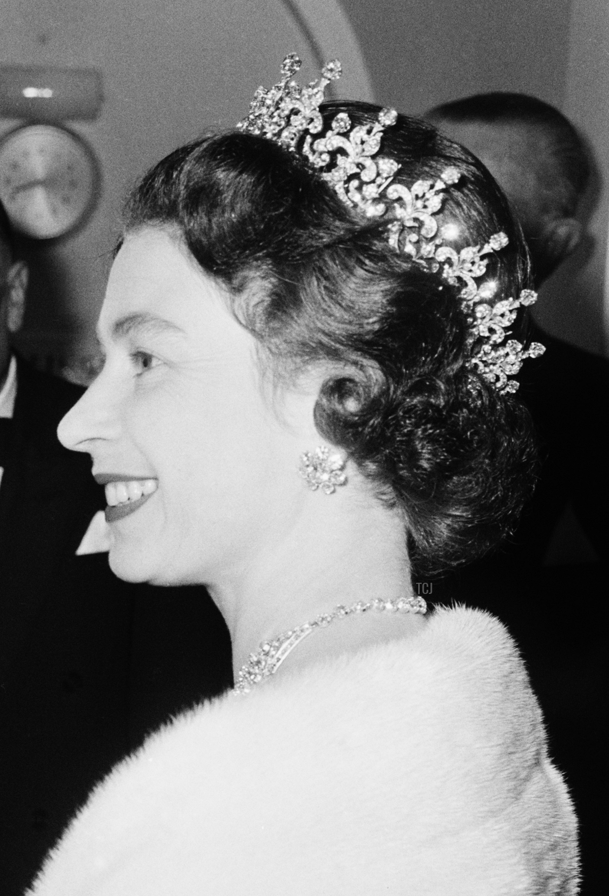 La regina Elisabetta II assiste a una performance al RADA (Royal Academy of Dramatic Art), per celebrare il giubileo di diamante (60° anniversario) della scuola di recitazione, Londra, Regno Unito, novembre 1964