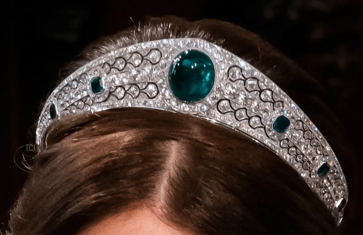 La Principessa Eugenia di York indossa la tiara Greville Emerald durante il suo matrimonio con Jack Brooksbank presso la Cappella di San Giorgio, Castello di Windsor, il 12 ottobre 2018