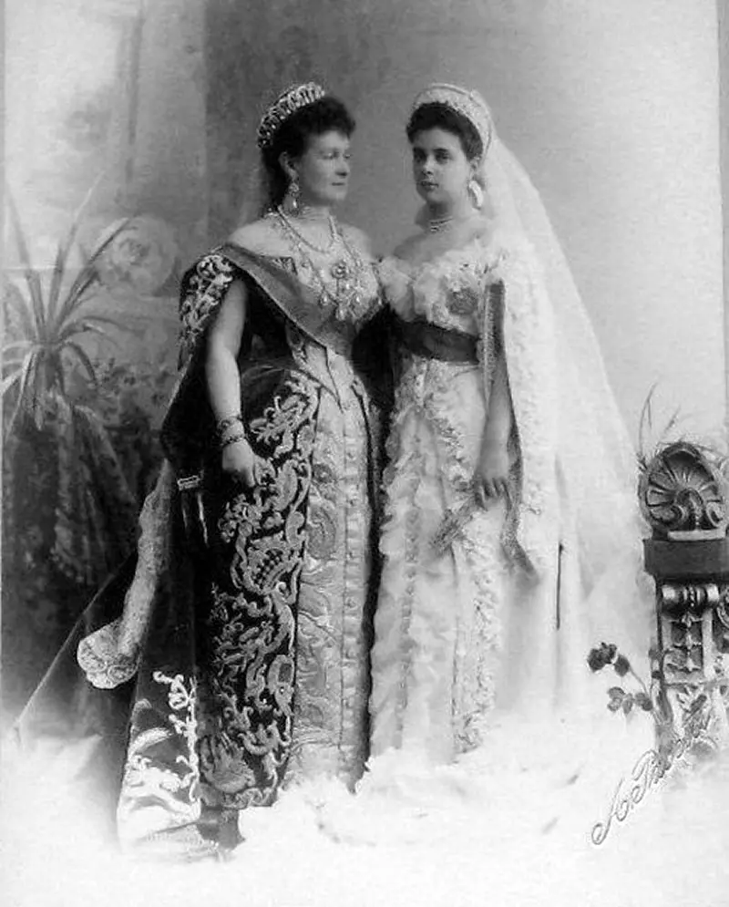 Granduchessa Maria Pavlovna di Russia con sua figlia, Granduchessa Elena Vladimirovna, ca. 1900 (Christie’s)