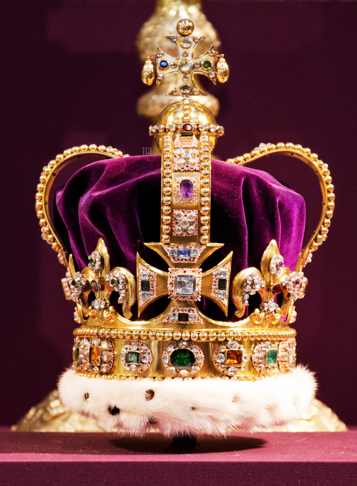 La Corona di San Edoardo è fotografata durante un servizio per celebrare il 60° anniversario della coronazione della regina Elisabetta II all'Abbazia di Westminster, il 4 giugno 2013 a Londra, Inghilterra