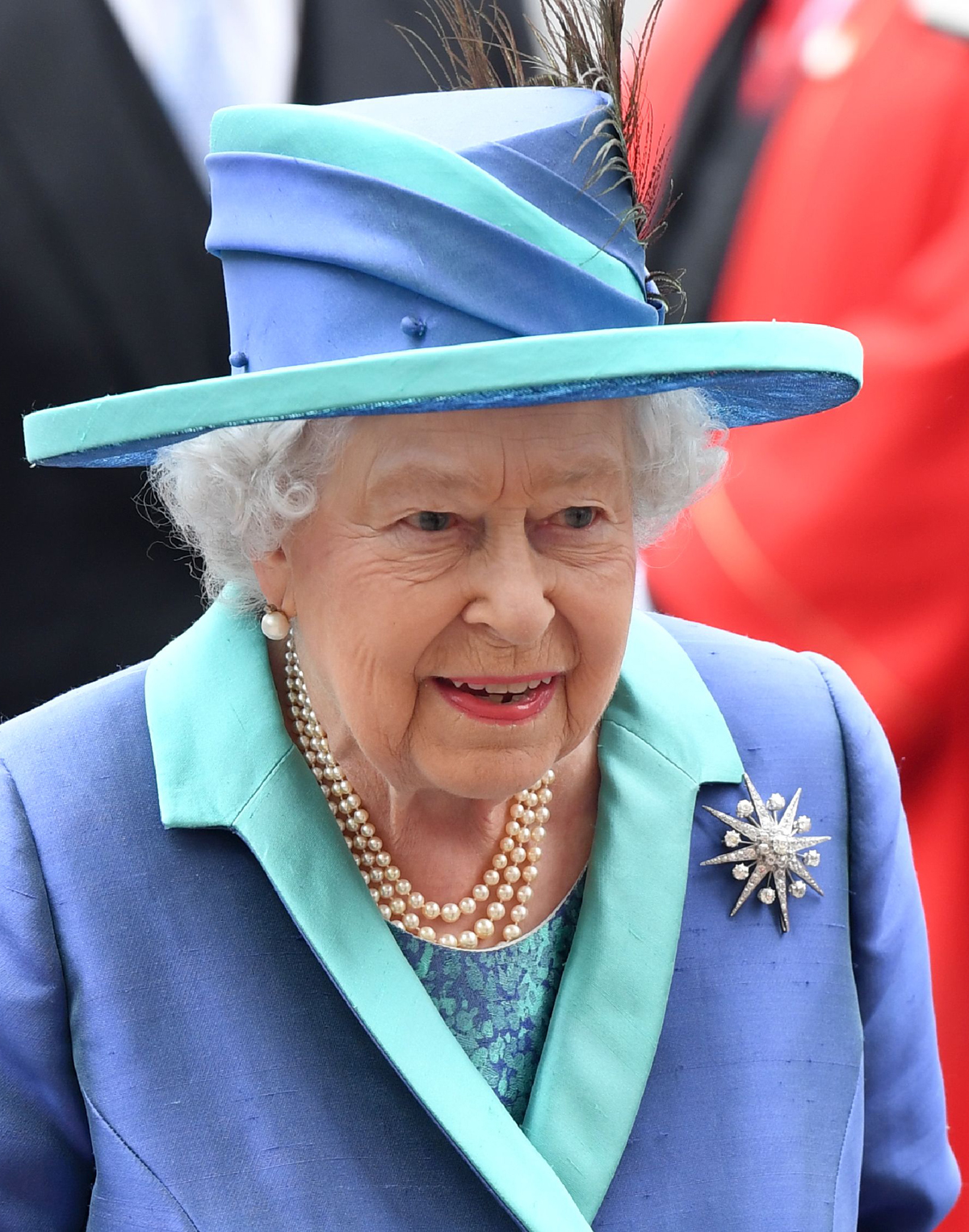 La Regina Elisabetta II arriva per una cerimonia che celebra il centenario della Royal Air Force presso Westminster Abbey a Londra il 10 luglio 2018 (CHRIS J RATCLIFFE/AFP/Getty Images)