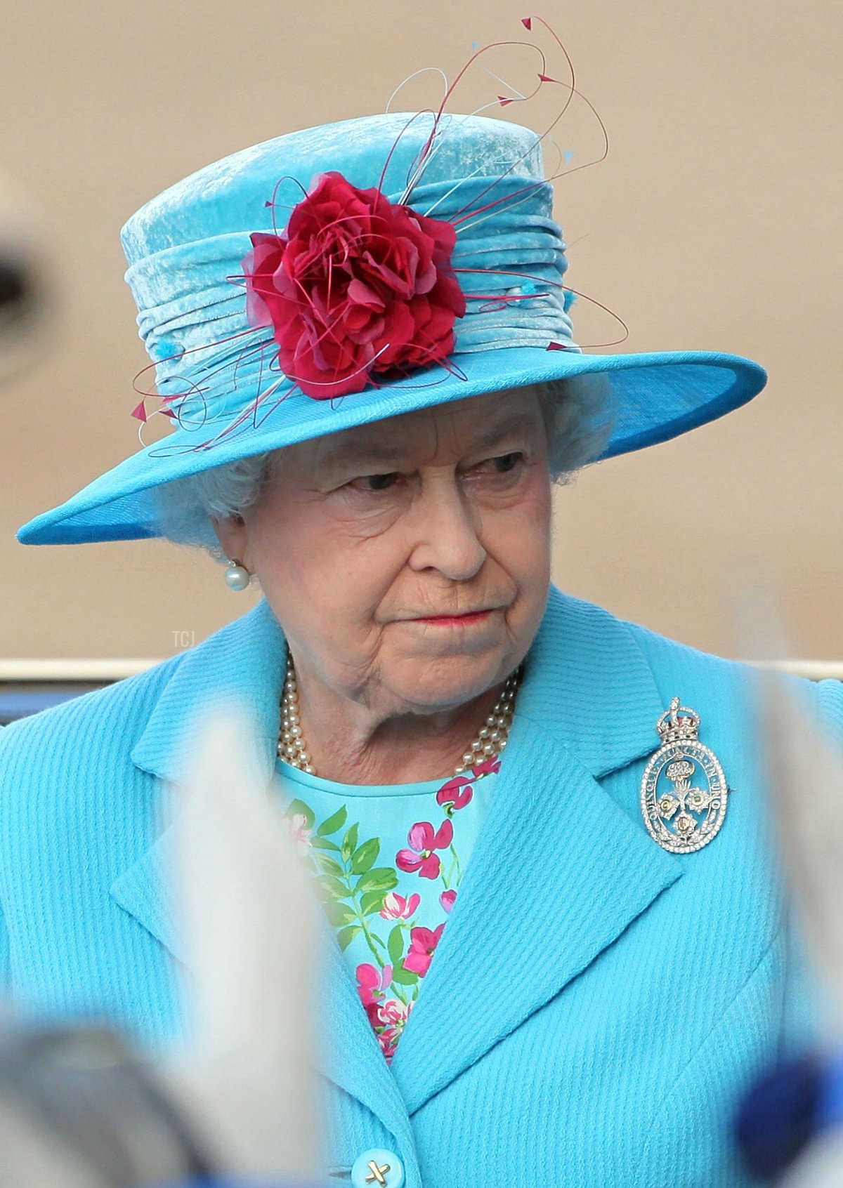 La Regina Elisabetta II arriva nella sua carrozza per la cerimonia del Trooping The Colour il 13 giugno 2009 a Londra, Inghilterra