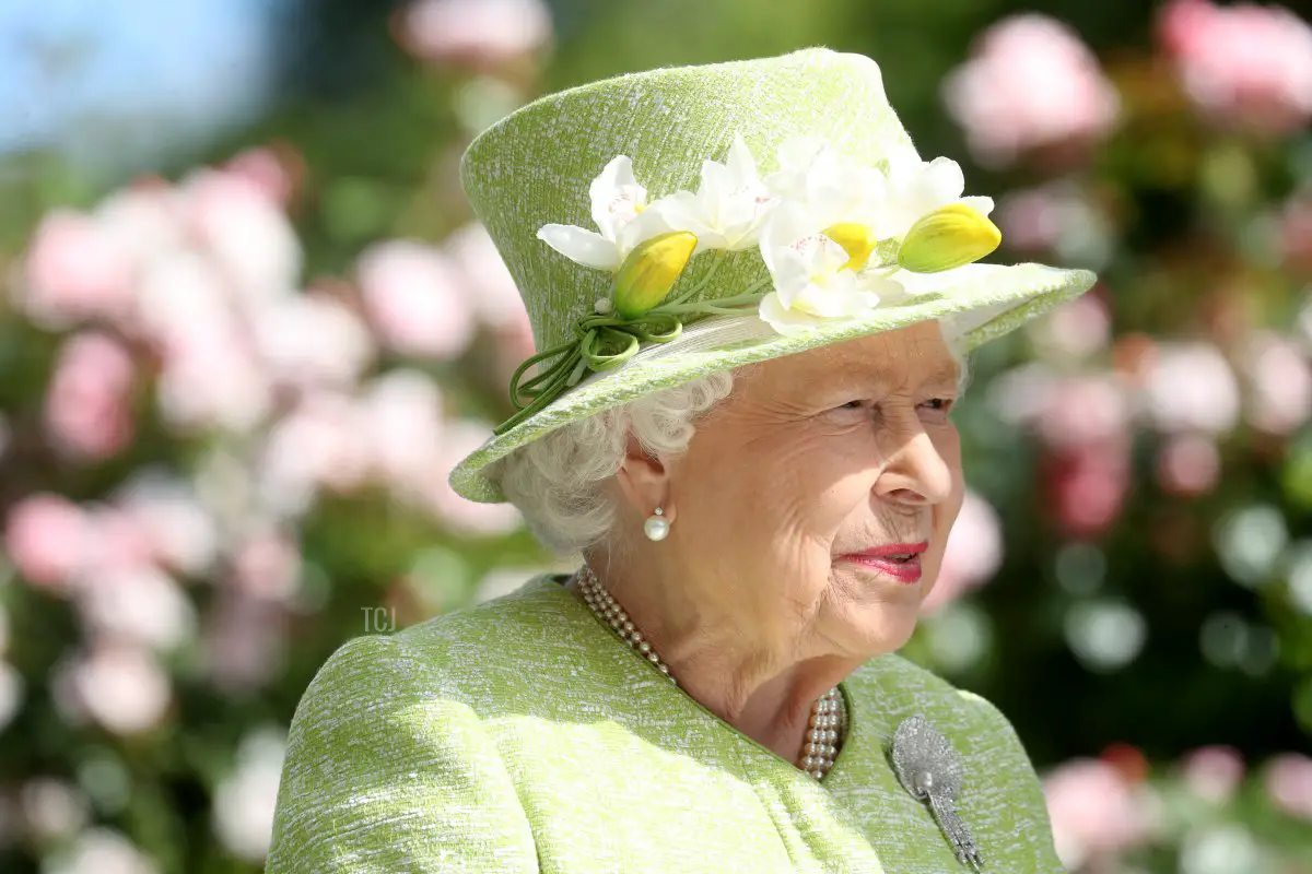 La regina Elisabetta II partecipa al quinto giorno di Royal Ascot presso l'ippodromo di Ascot il 22 giugno 2019 in Ascot, Inghilterra