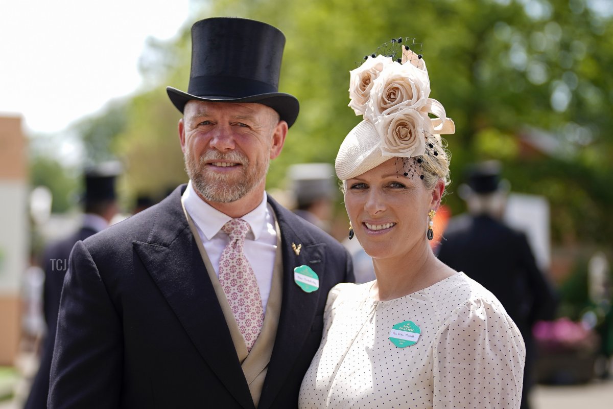 Zara Tindall arriva con il marito Mike al primo giorno del meeting di Royal Ascot all'ippodromo di Ascot il 15 giugno 2021 ad Ascot, Inghilterra