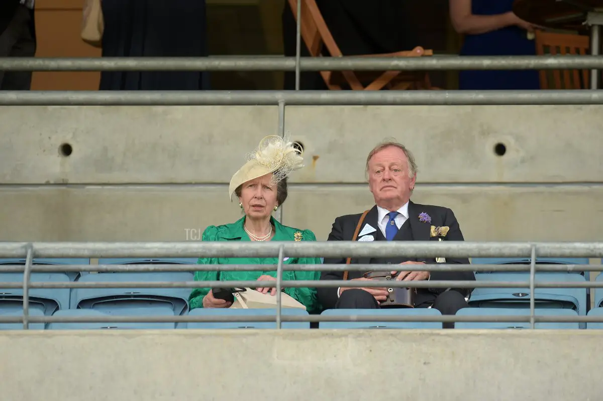 Anne, Principessa Reale e Andrew Parker Bowles sono visti mentre guardano una corsa durante il Royal Ascot 2021 presso l'Ippodromo di Ascot il 16 giugno 2021 ad Ascot, Inghilterra