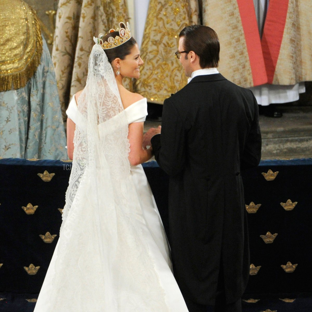 La Crown Princess Victoria di Svezia, Duchessa di Västergötland, e suo marito il Principe Daniel di Svezia, Duca di Västergötland, durante la loro cerimonia nuziale il 19 giugno 2010 a Stoccolma, Svezia