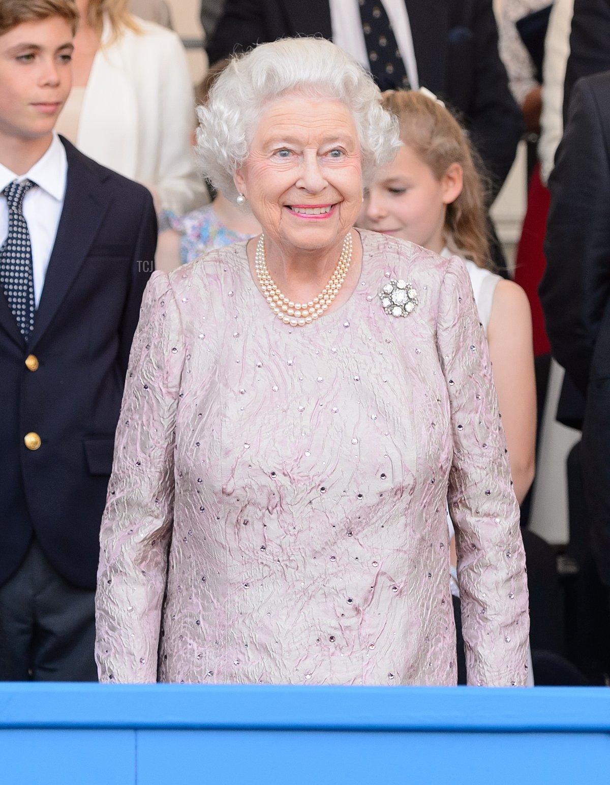 La regina Elisabetta II nella royal box durante il Coronation Festival Evening Gala a Buckingham Palace l'11 luglio 2013 a Londra, Inghilterra