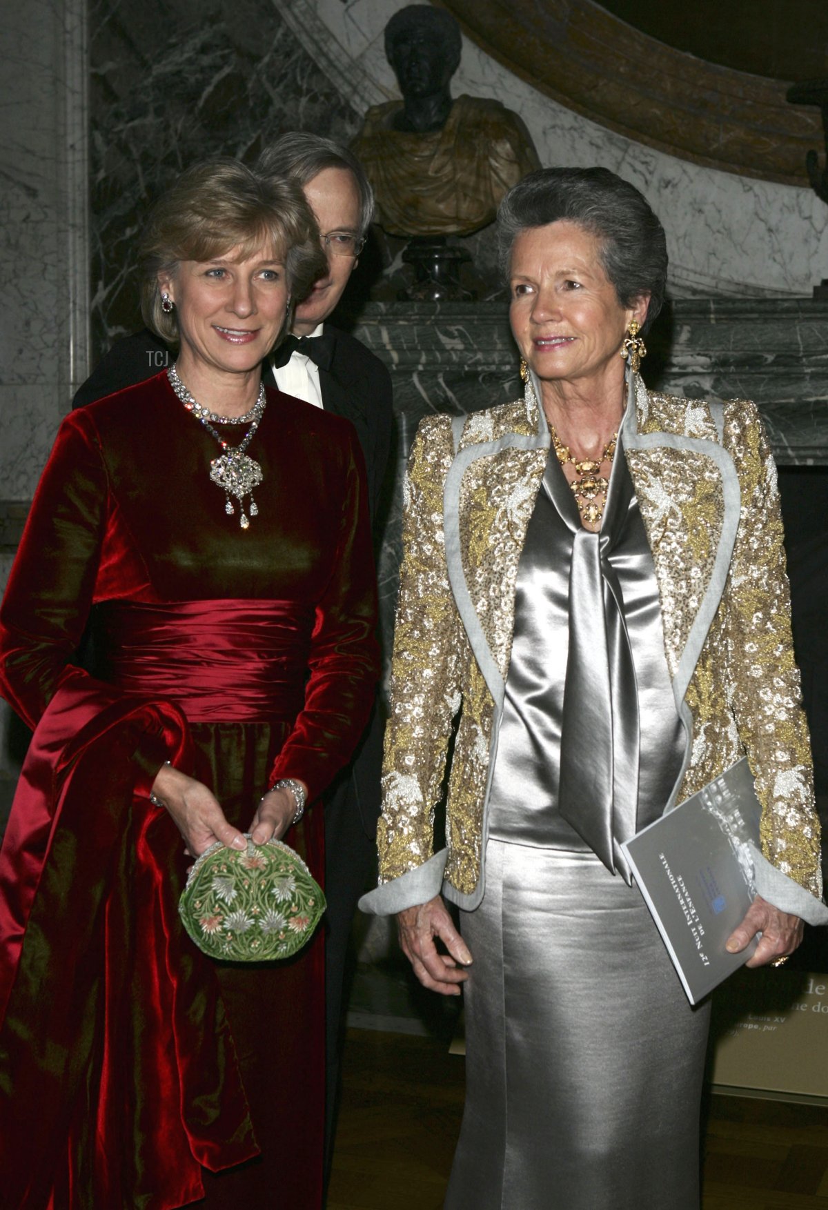 La Duchessa di Gloucester e Anne-Aymone Giscard d'Estaing partecipano al Gala della Fondazione per l'Abuso Infantile al Castello di Versailles il 6 dicembre 2004 a Versailles, Francia