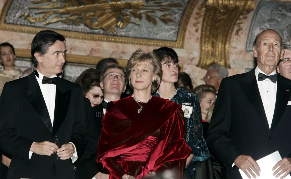 Philippe Douste Blasy, Duchessa di Gloucester, e Valery Giscard D'estaing partecipano al Gala della Fondazione per l'Abuso Infantile al Castello di Versailles il 6 dicembre 2004 a Versailles, Francia