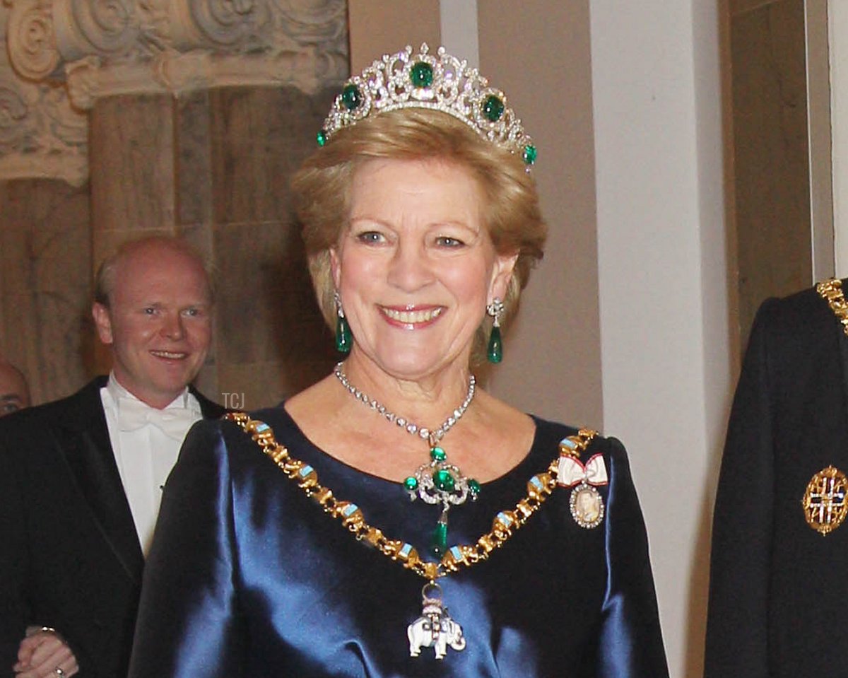 Anne-Marie di Grecia partecipa a un Gala Dinner per celebrare i 40 anni di regno della regina Margherita II di Danimarca presso la Cappella del Palazzo Christiansborg il 15 gennaio 2012