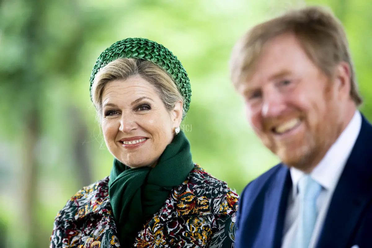 Il re Willem-Alexander dei Paesi Bassi e la regina Maxima dei Paesi Bassi visitano i Passiespelen nel teatro all'aperto De Doolhof durante la loro visita nella regione del Nord-Limburgo il 27 maggio 2021 a Venlo, Paesi Bassi