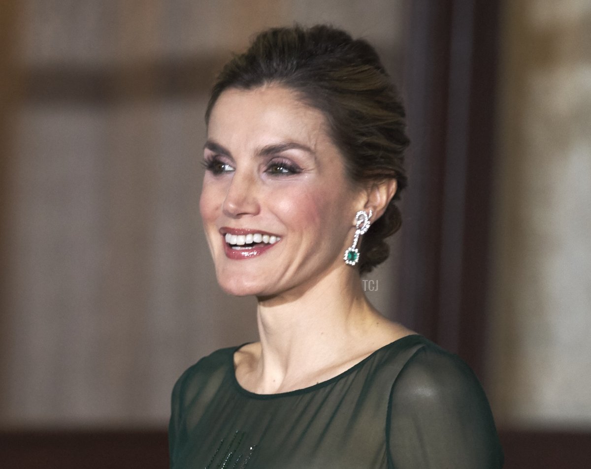 La regina Letizia di Spagna partecipa a una cena di gala al Palazzo delle Necessità durante la sua visita ufficiale in Portogallo il 29 novembre 2016, a Lisbona, Portogallo