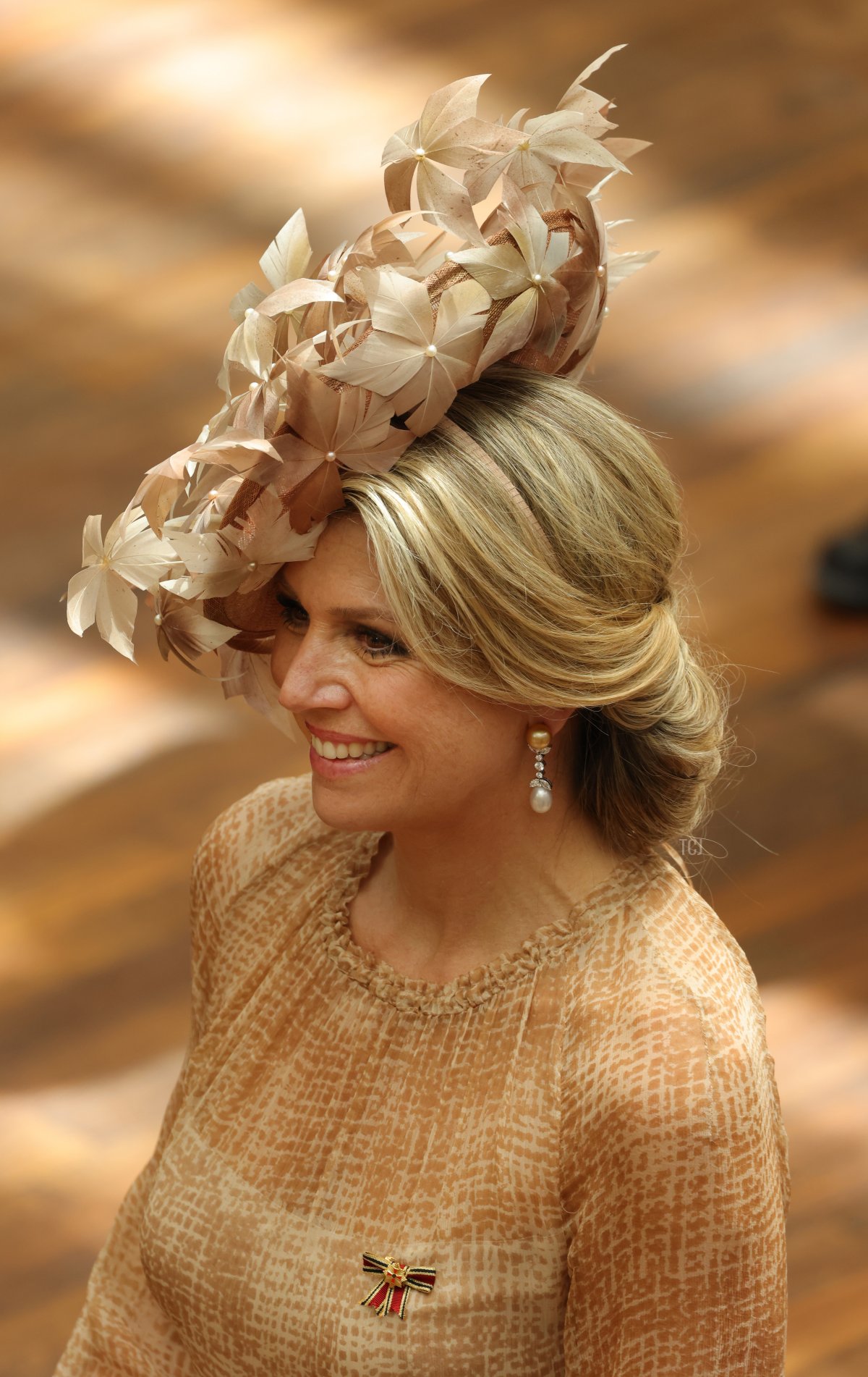 Regina Maxima dei Paesi Bassi indossa un cappello decorato mentre lei e Re Willem-Alexander partecipano a una sessione del Bundesrat in loro onore il 6 luglio 2021 a Berlino, Germania