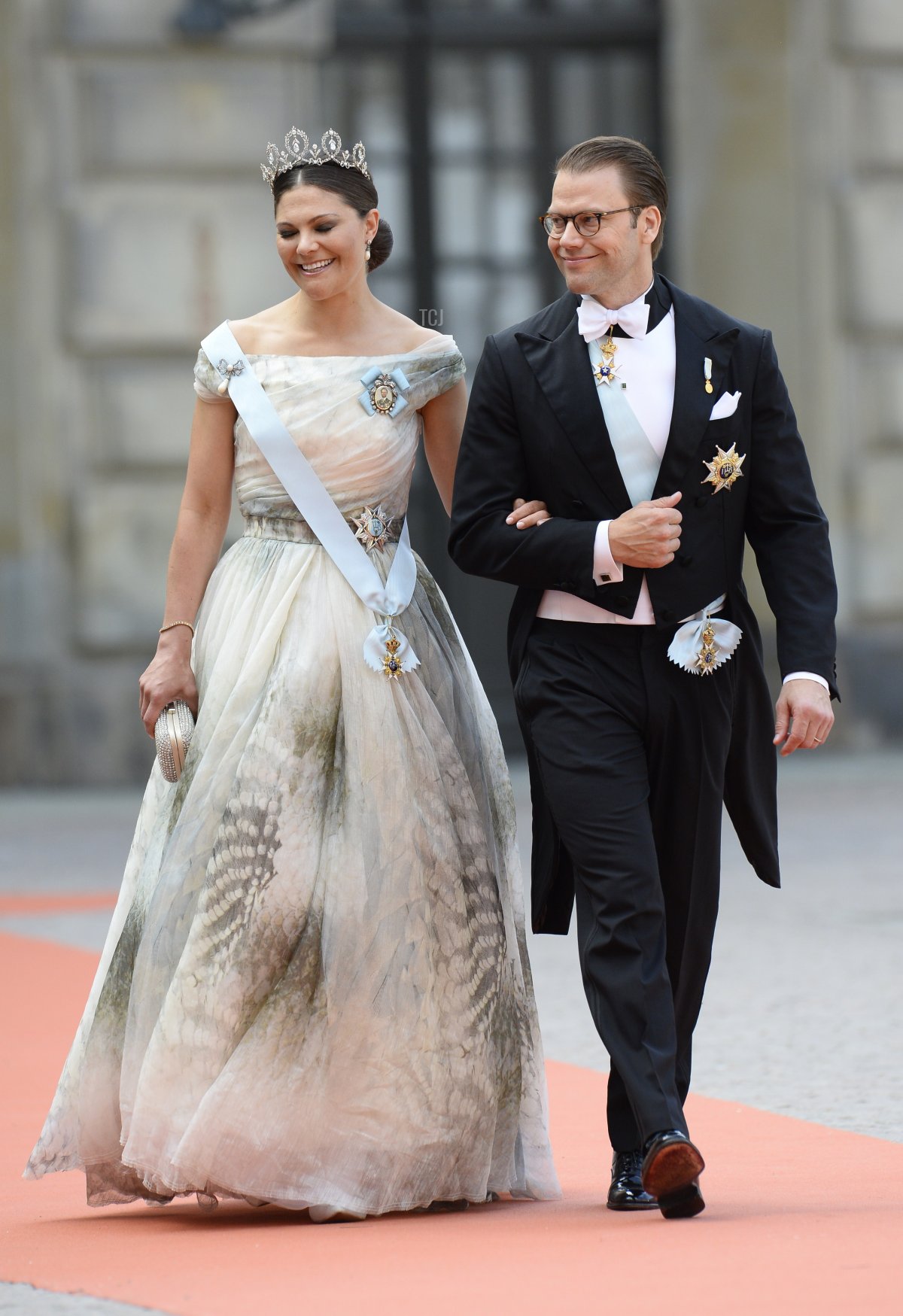 La Principessa Vittoria di Svezia (sinistra) e il Principe Daniel di Svezia arrivano per il matrimonio del Principe ereditario di Svezia Carl Philip e Sofia Hellqvist al Palazzo di Stoccolma il 13 giugno 2015