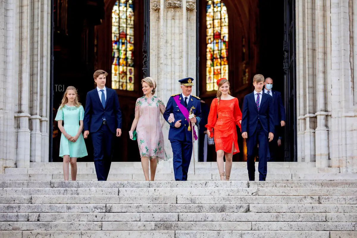 Re Philippe, Regina Mathilde, Principessa Elisabeth, Principe Gabriel, Principe Emmanuel e Principessa Eleonore di Belgio lasciano la cattedrale a Bruxelles, il 21 luglio 2021