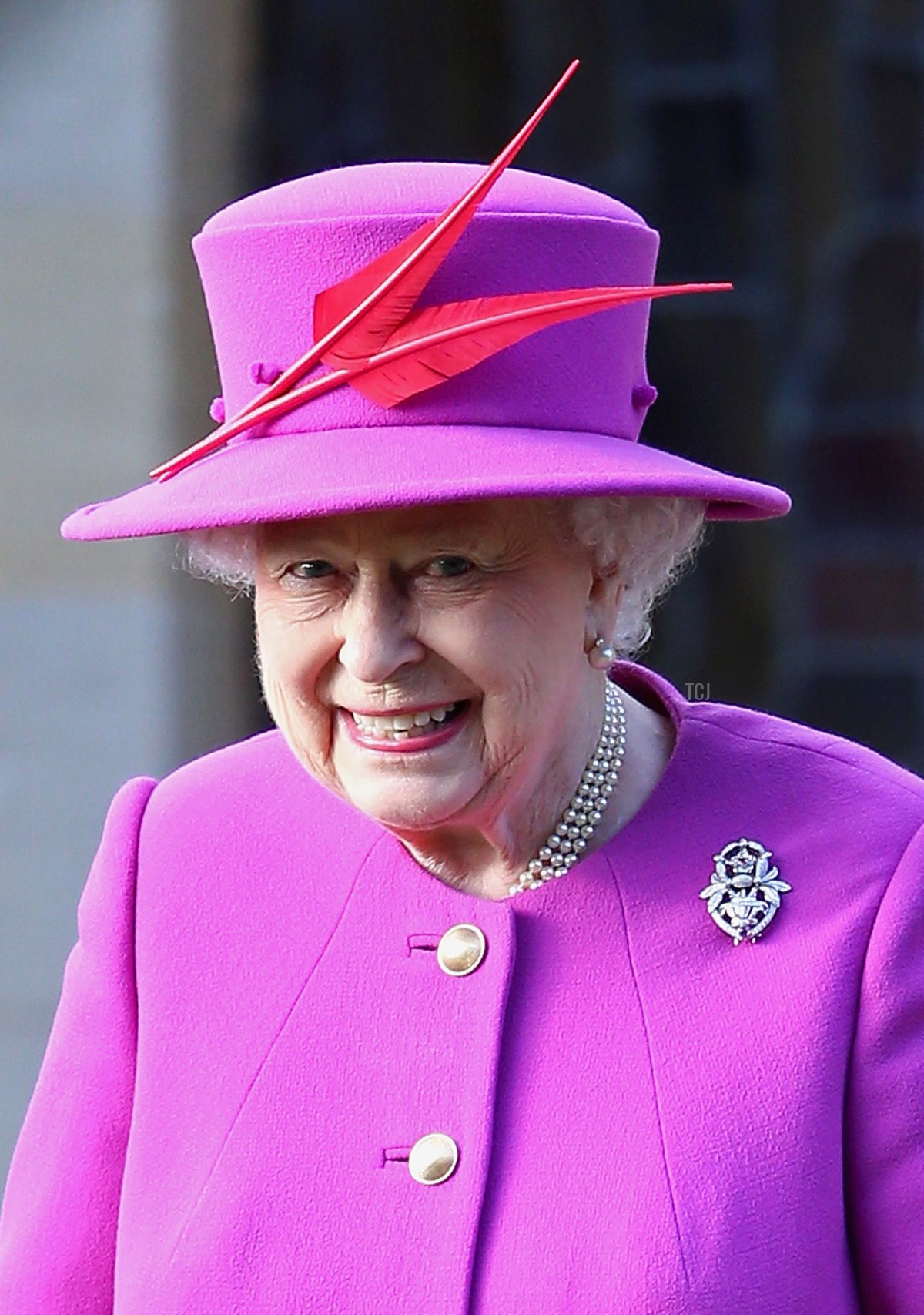 La regina Elisabetta II lascia il servizio del giorno di Natale presso la chiesa di Sandringham il 25 dicembre 2014 a King's Lynn, Inghilterra