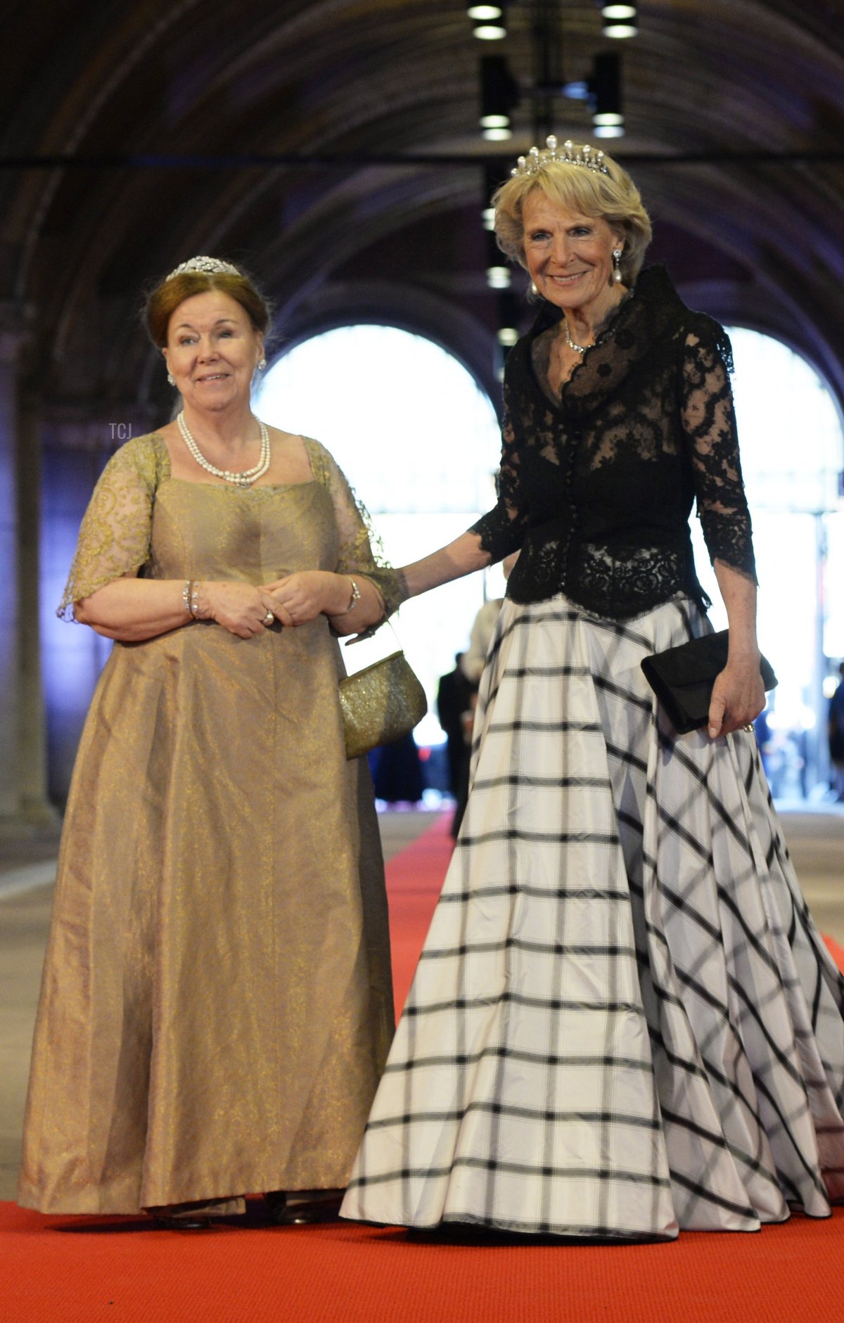 La Principessa Irene dei Paesi Bassi partecipa a una cena ospitata dalla Regina Beatrix dei Paesi Bassi prima della sua abdicazione a favore del Principe ereditario Willem Alexander al Rijksmuseum il 29 aprile 2013