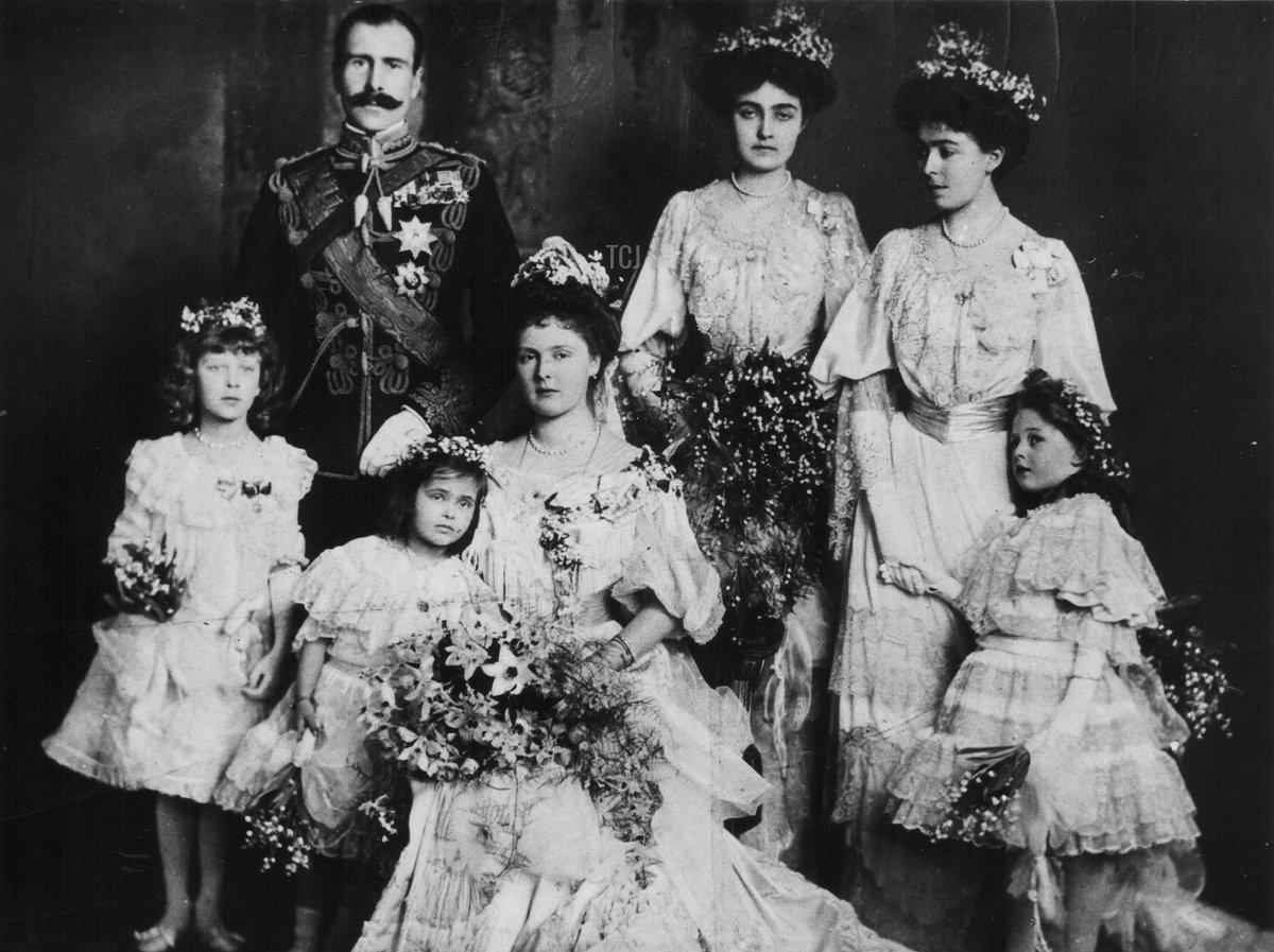 Il matrimonio del Principe Alessandro e della Principessa Alice, in un ritratto con le damigelle, 10 febbraio 1904