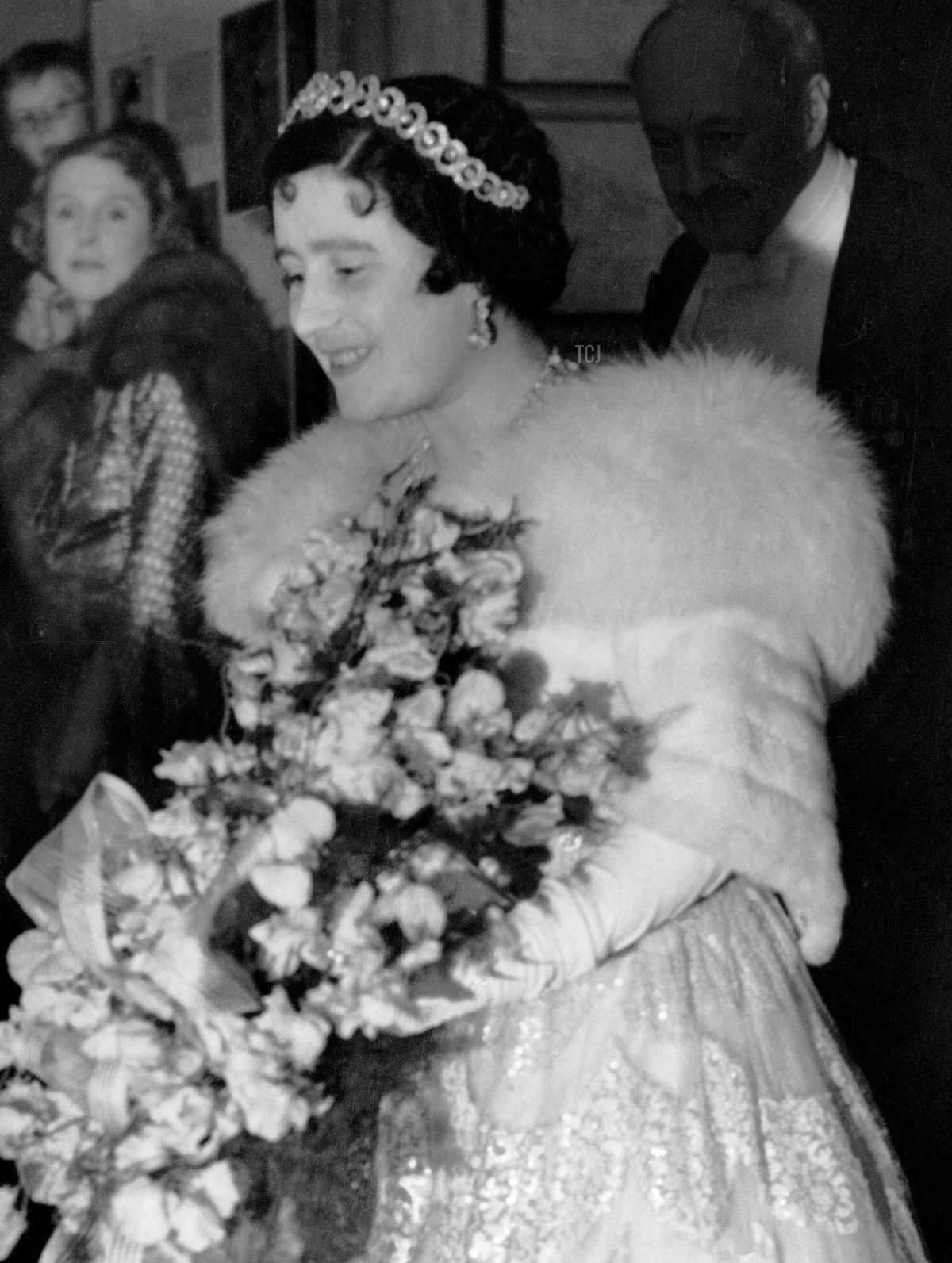 La Regina Elisabetta del Regno Unito (poi la Regina Madre) indossa la Tiara Collana A Reactali per una rappresentazione della Sadler’s Wells Ballet School, Maggio 1938