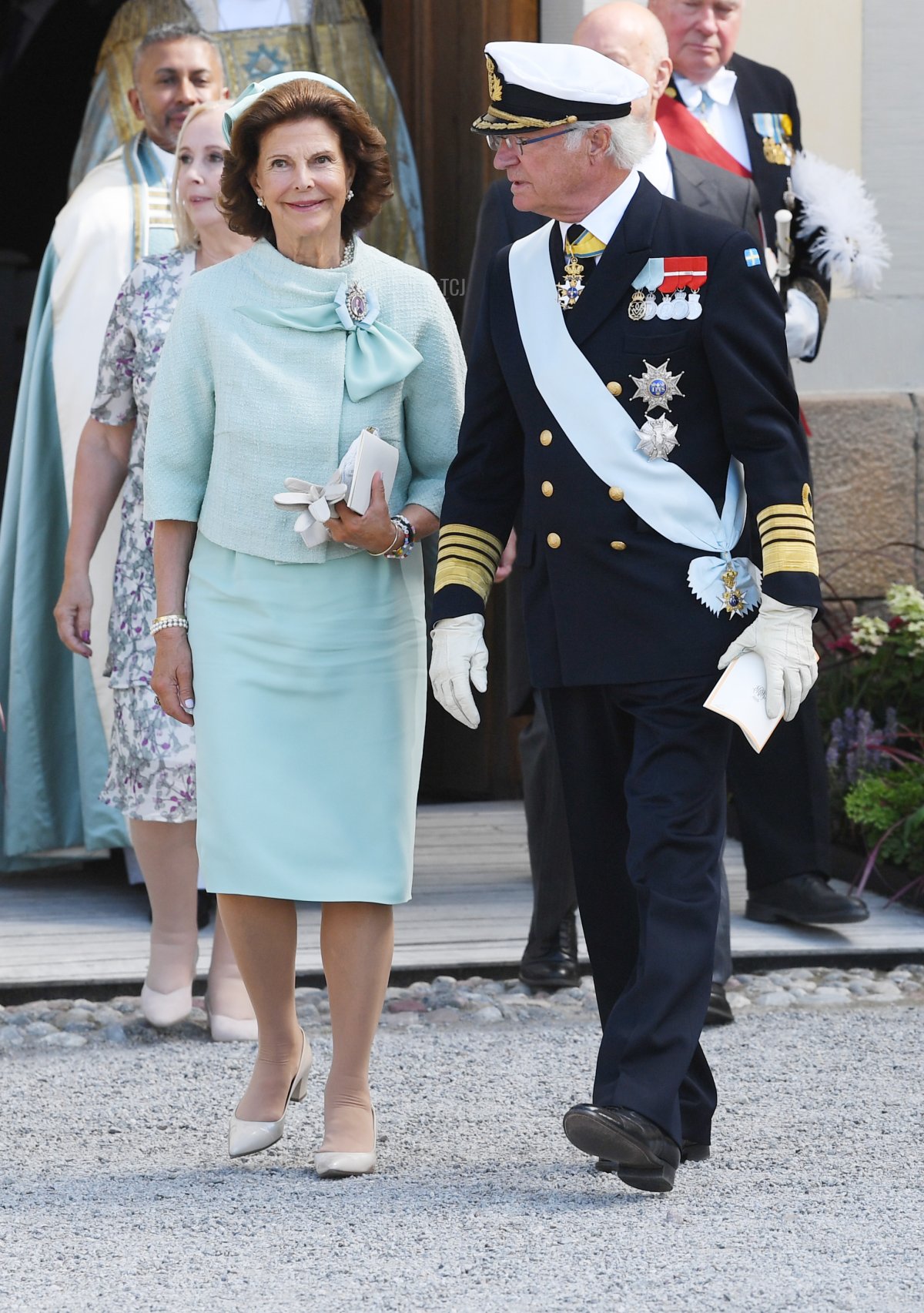 Il Re Carl Gustavo XVI e la Regina Silvia partecipano al battesimo del Principe Julian presso la Cappella del Castello di Drottningholm il 14 agosto 2021 a Stoccolma, Svezia