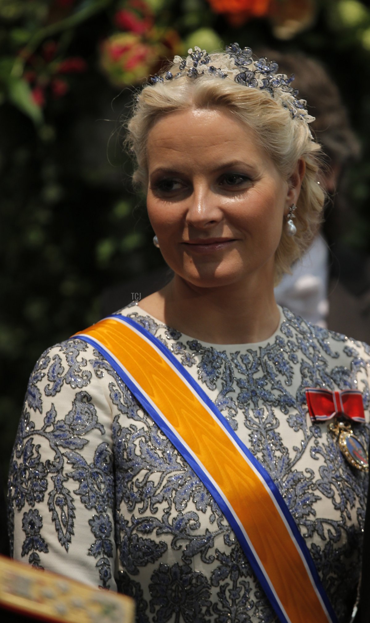 La Principessa Mette-Marit di Norvegia partecipa all'inaugurazione di HM Re Willem Alexander dei Paesi Bassi e HRH Principessa Beatrix dei Paesi Bassi nella Nuova Chiesa il 30 aprile 2013 ad Amsterdam