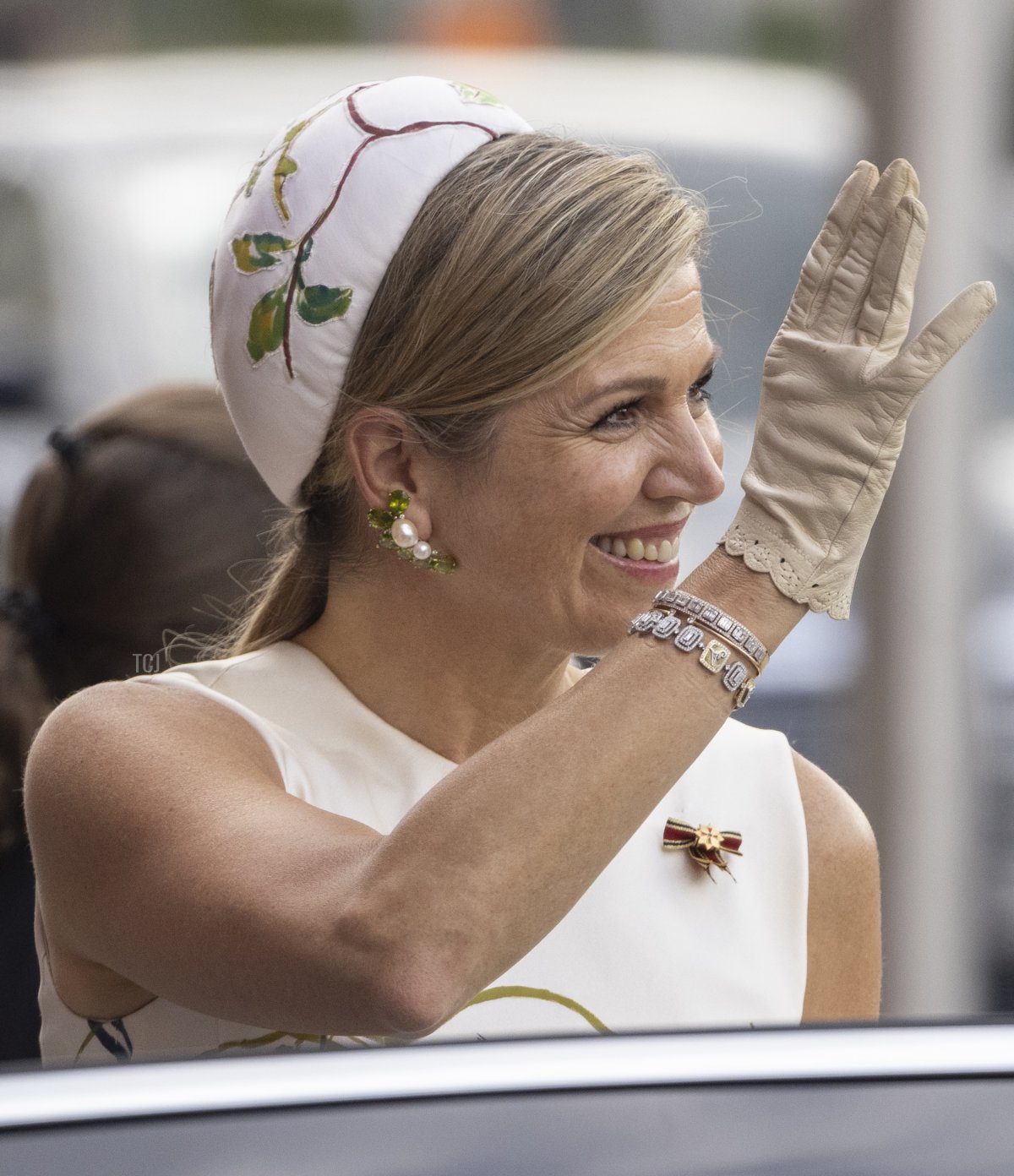 La Regina Maxima dei Paesi Bassi saluta la folla davanti al Rotes Rathaus, municipio di Berlino il 5 luglio 2021