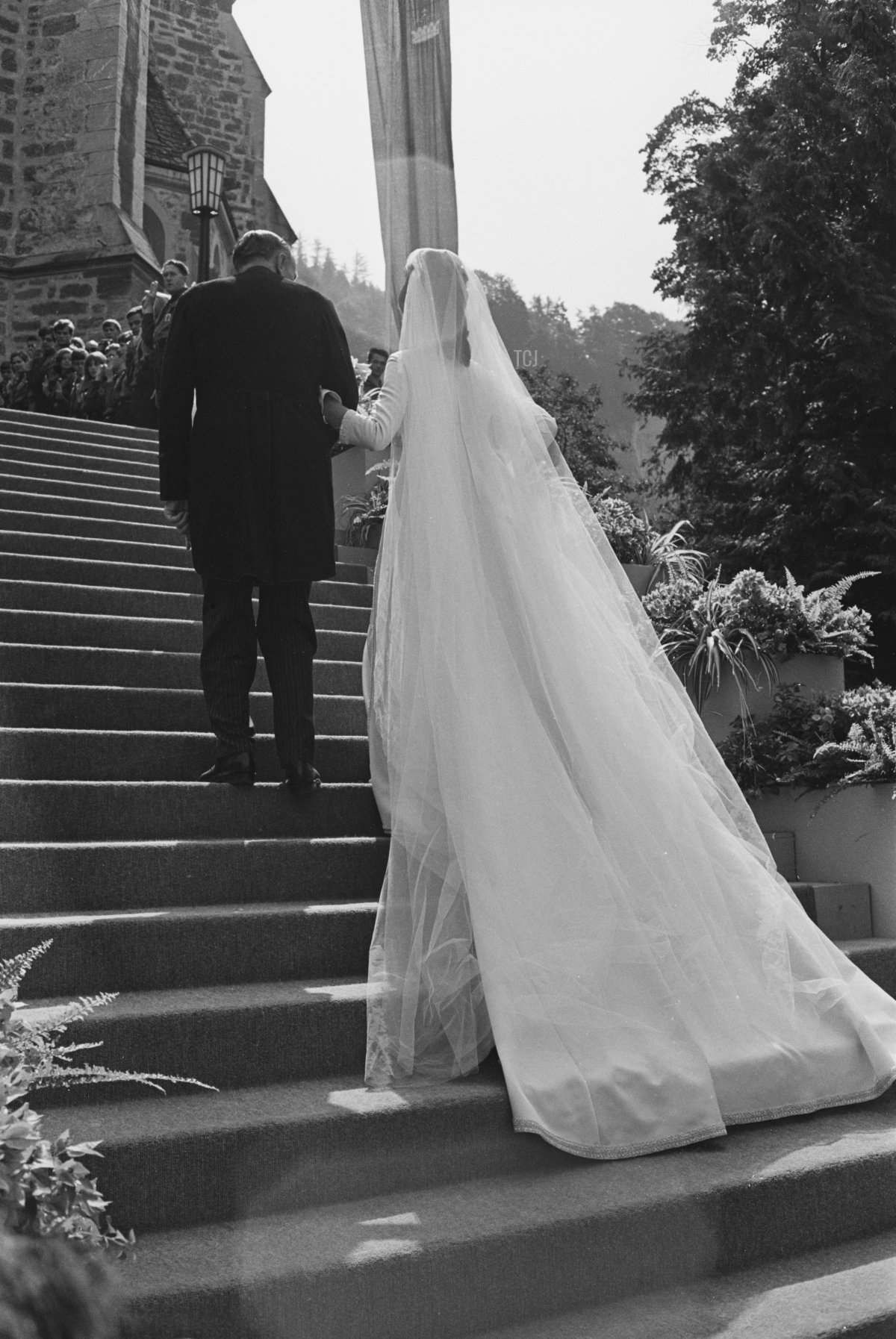 La Contessa Marie Aglaë Kinsky di Wchinitz e Tettau sposa Hans-Adam II, Principe di Liechtenstein nella Cattedrale di Vaduz, Liechtenstein, il 30 luglio 1967