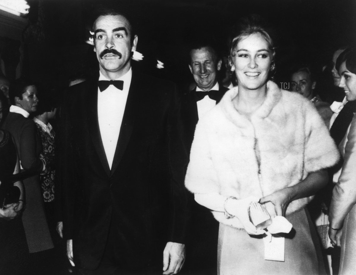 L'attore statunitense Sean Connery e la Principessa Paola del Belgio arrivano per la prima del film 'Shalako' il 31 ottobre 1968 in Belgio