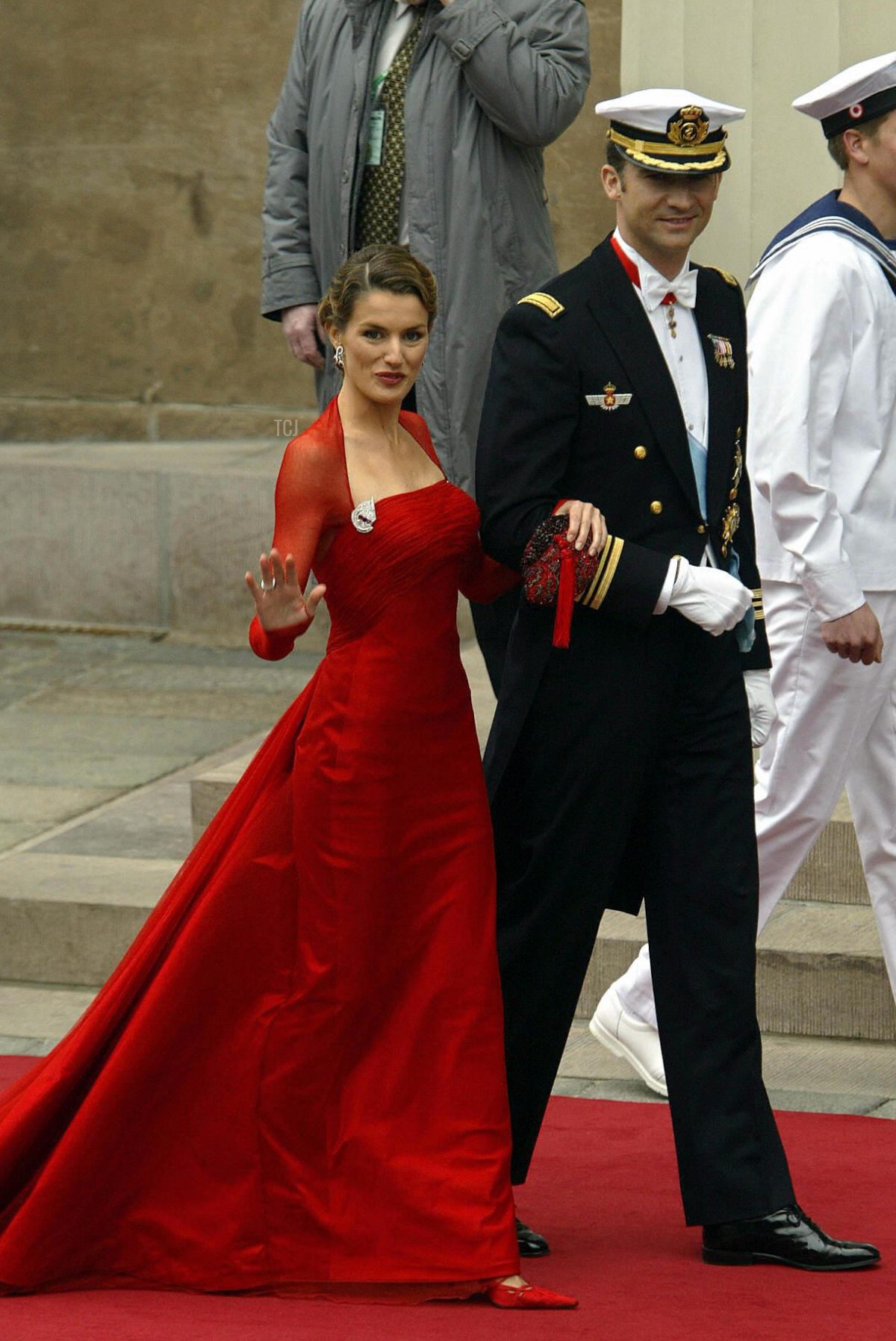 Il principe ereditario Felipe di Spagna e la sua fidanzata Letizia Ortiz arrivano alla Cattedrale di Copenhagen il 14 maggio 2004, per il matrimonio di Mary Elisabeth Donaldson e il principe ereditario Frederik di Danimarca