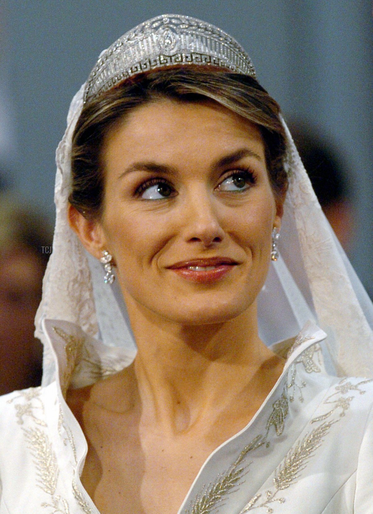 La foto scattata il 22 maggio 2004 mostra la neo sposa Princess Letizia in piedi nella Basilica di Atocha a Madrid il 22 maggio 2004