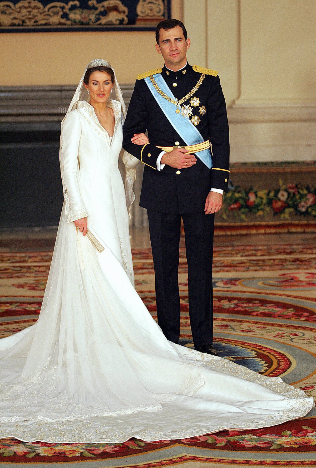 Il Principe di Spagna Felipe e sua moglie la Principessa delle Asturie Letizia Ortiz posano all'interno del Palazzo Reale di Madrid il 22 maggio 2004