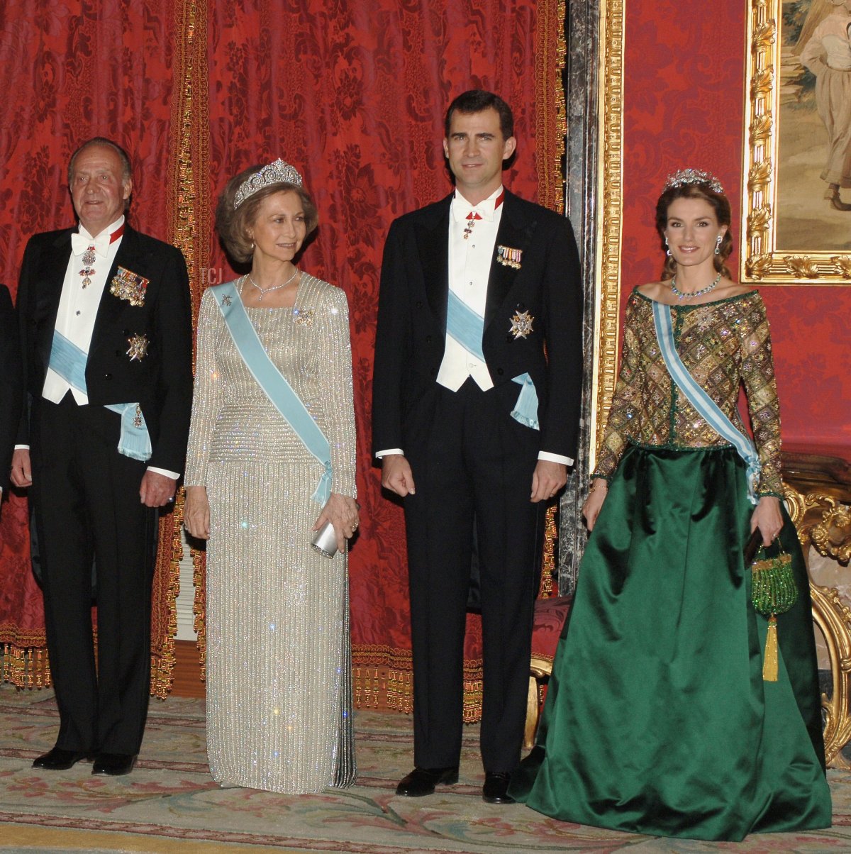 Il Re Juan Carlos, la Regina Sofia, il Principe Felipe e la Principessa Letizia di Spagna partecipano a una cena ufficiale in onore del Presidente russo Vladimir Putin al Palazzo Reale, l'8 febbraio 2006 a Madrid, Spagna