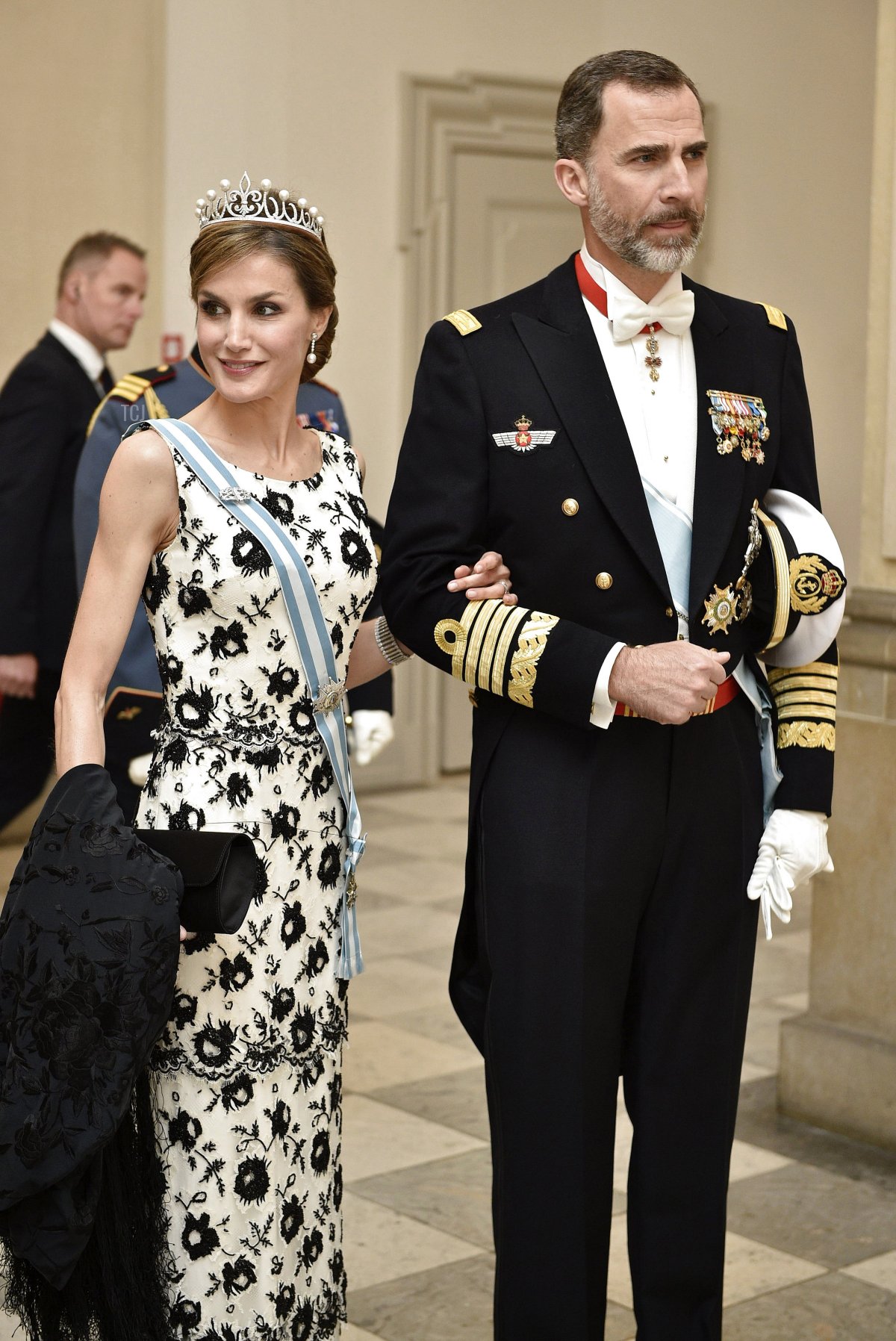 Il re di Spagna Felipe e sua moglie Letizia arrivano per la cena del 75° compleanno della regina Margrethe in Danimarca al Palazzo Christiansborg il 15 aprile 2015