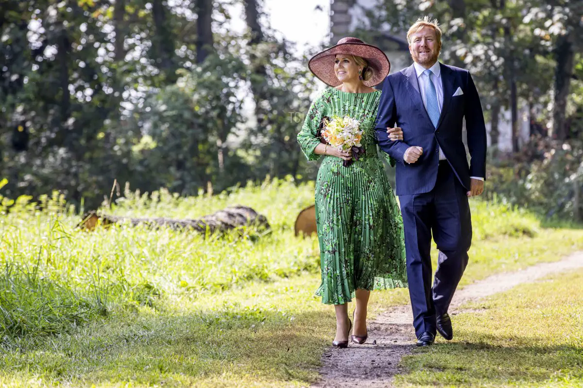 Il re Willem-Alexander dei Paesi Bassi e la regina Maxima visitano il castello De Haere il 14 settembre 2021 a Olst-Wijhe, Paesi Bassi. Il re e la regina stanno visitando la regione olandese di Salland