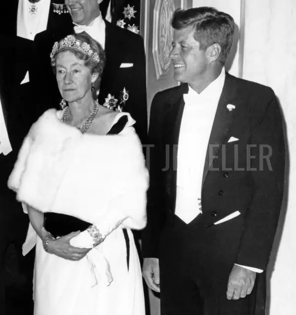 Charlotte indossa la Tiara Floreale della Granduchessa Hilda durante una cena di stato alla Casa Bianca ospitata dal Presidente Kennedy, aprile 1963