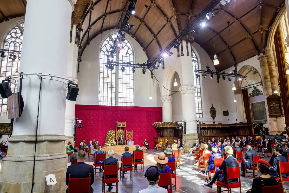 Re Willem-Alexander dei Paesi Bassi e Regina Maxima dei Paesi Bassi partecipano a Prinsjesdag, l'apertura annuale dell'anno parlamentare, nella Grote Kerk il 21 settembre 2021 a L'Aia, Paesi Bassi