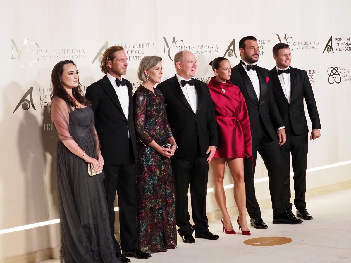 Roisin Wittstock, Andrea Casiraghi, Principessa Carolina di Hannover, Principe Alberto II di Monaco, Pauline Ducruet, Maxime Giaccardi e Gareth Wittstock partecipano al 5° Gala di Monte-Carlo per la Salute Planetaria il 23 settembre 2021 a Monte-Carlo, Monaco