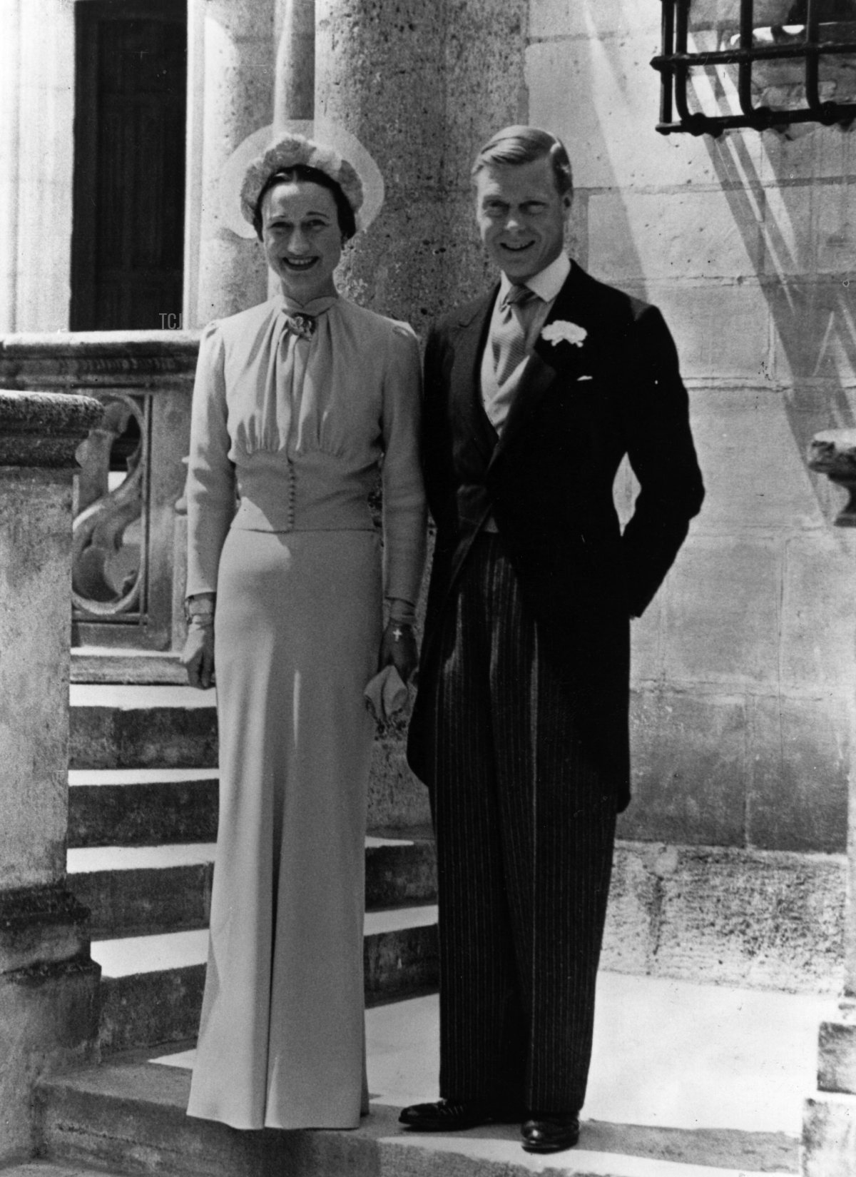 Edward, Duca di Windsor, e in precedenza Edoardo VIII d'Inghilterra, insieme a sua moglie Wallis Simpson, durante il loro matrimonio il 3 giugno 1937, al Chateau de Candé, Monts, Francia