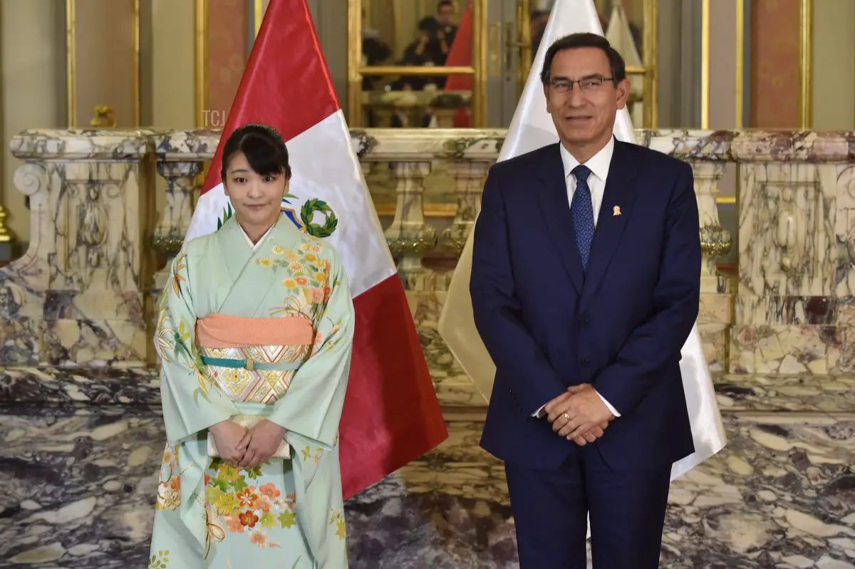 La Principessa Mako del Giappone (S), primogenita del Principe Akishino, e il Presidente del Perù Martin Vizcarra posano per le foto durante un incontro al Palazzo del Governo a Lima il 11 luglio 2019