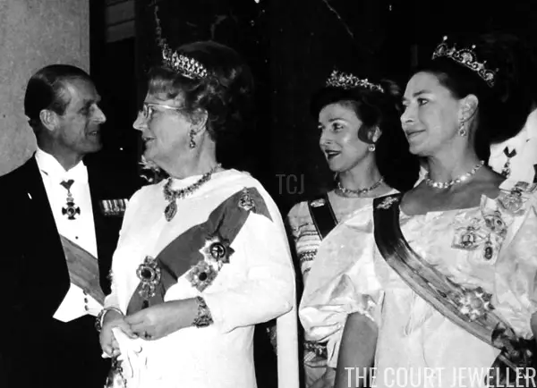 La Principessa Alexandra (con il Principe Filippo, la Regina Giuliana, e la Principessa Margaret) indossa la tiara durante la visita di stato della Regina Giuliana dei Paesi Bassi, giugno 1972