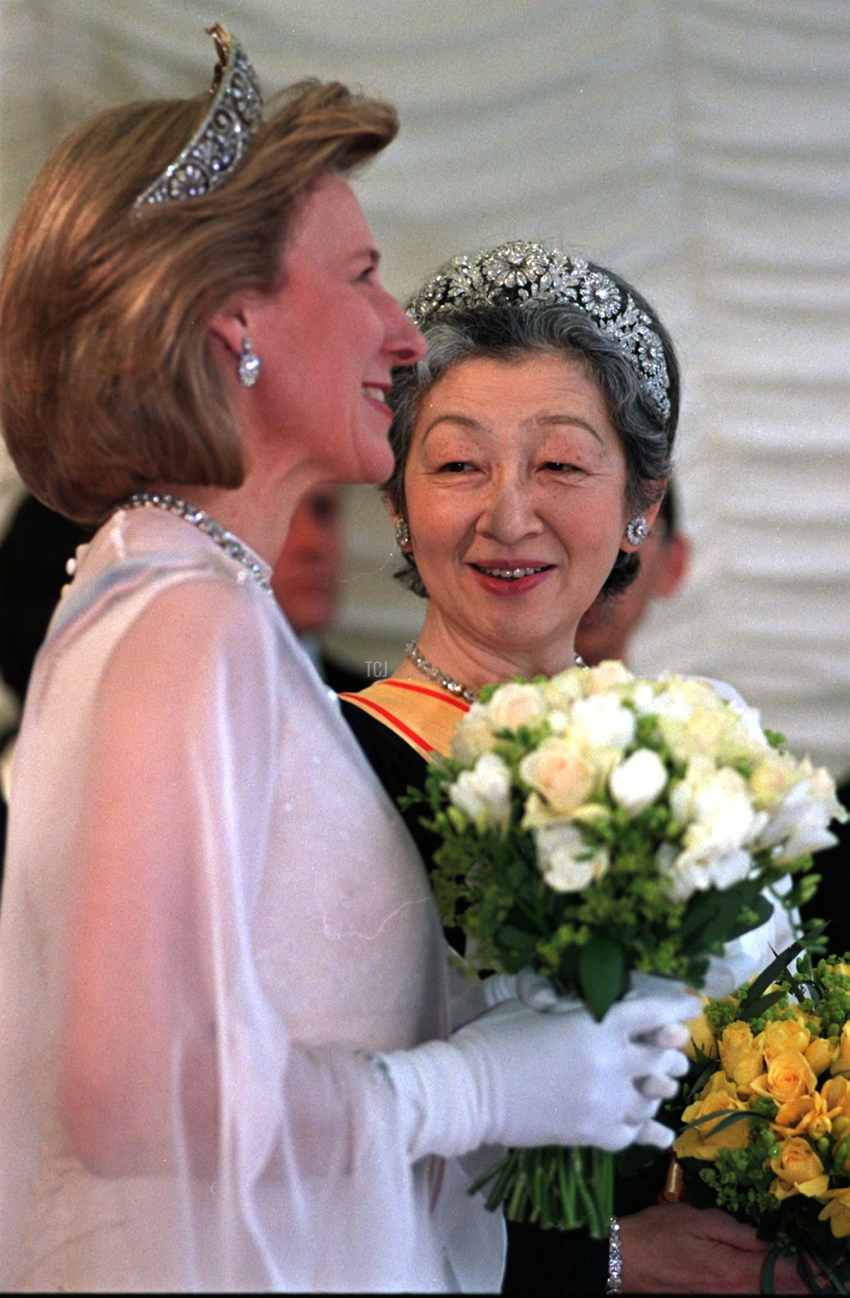 L'Imperatrice Michiko del Giappone (R) chiacchiera con la Duchessa Birgitte di Gloucester (L) il 27 maggio prima di un banchetto al Guildhall in onore della visita dell'Imperatore Giapponese Akihito in Gran Bretagna