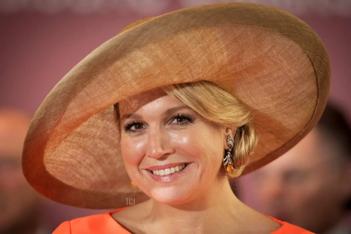 La regina Maxima dei Paesi Bassi ride il 3 maggio 2013 a Wiesbaden, Germania. La coppia reale olandese effettua una visita ufficiale di due giorni in Germania