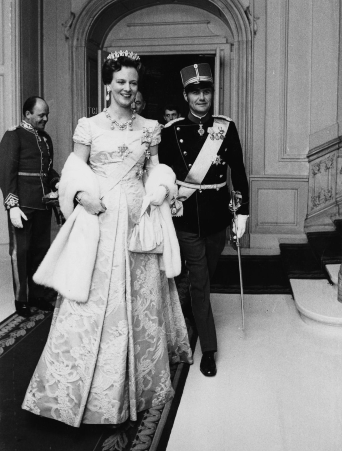 La regina Margrethe e il principe Henrik di Danimarca durante una cena di gala per il Corpo Diplomatico al Castello di Amalienborg, Danimarca, 15 marzo 1973