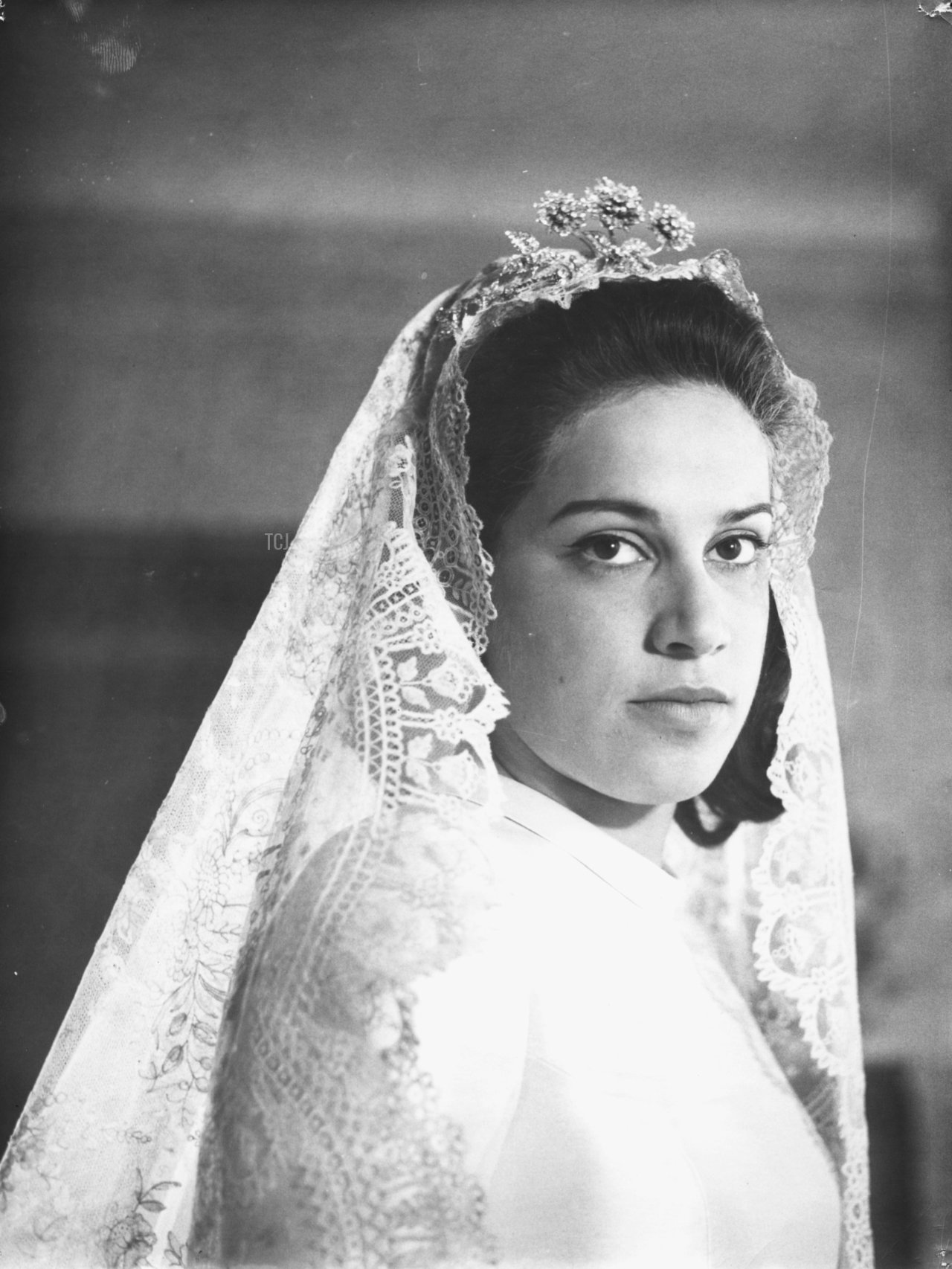 Ritratto di Marina Karella nel suo abito da sposa e velo, il giorno del suo matrimonio con il Principe Michael di Grecia, Atene, 9 febbraio 1965