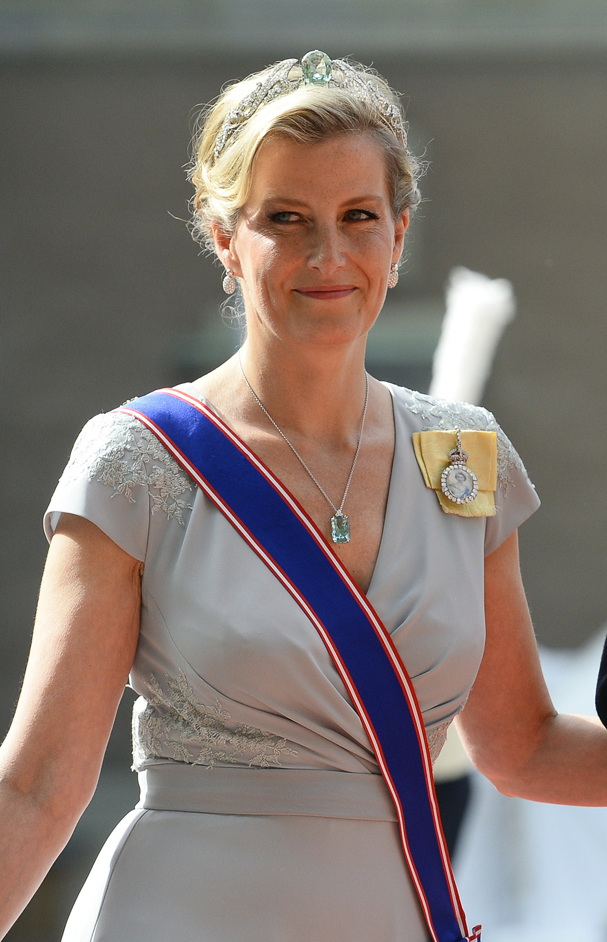 La contessa di Wessex arriva per il matrimonio del principe ereditario di Svezia Carl Philip e Sofia Hellqvist presso la Cappella Reale al Palazzo di Stoccolma il 13 giugno 2015 (JONATHAN NACKSTRAND/AFP/Getty Images)