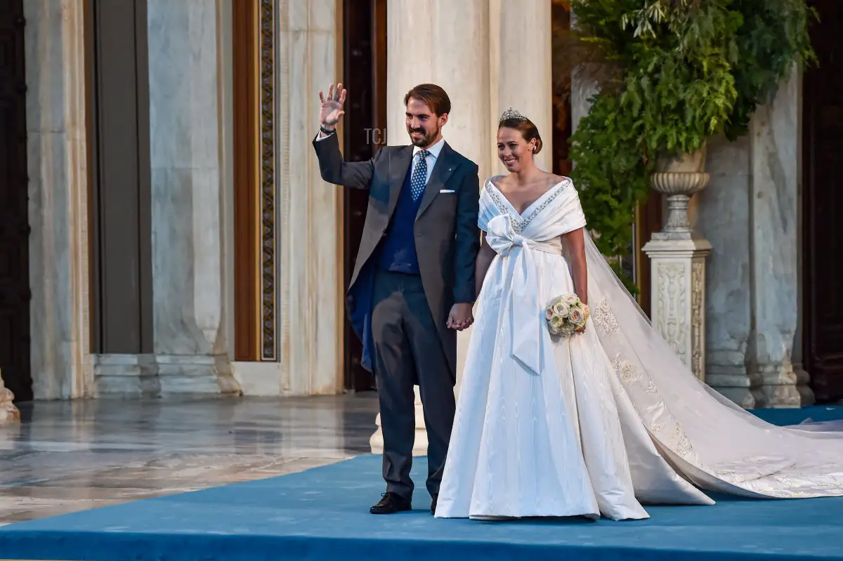 Il Principe Philippos e la Principessa Nina di Grecia e Danimarca lasciano la Cattedrale Ortodossa di Atene dopo la cerimonia di matrimonio il 23 ottobre 2021 ad Atene, Grecia