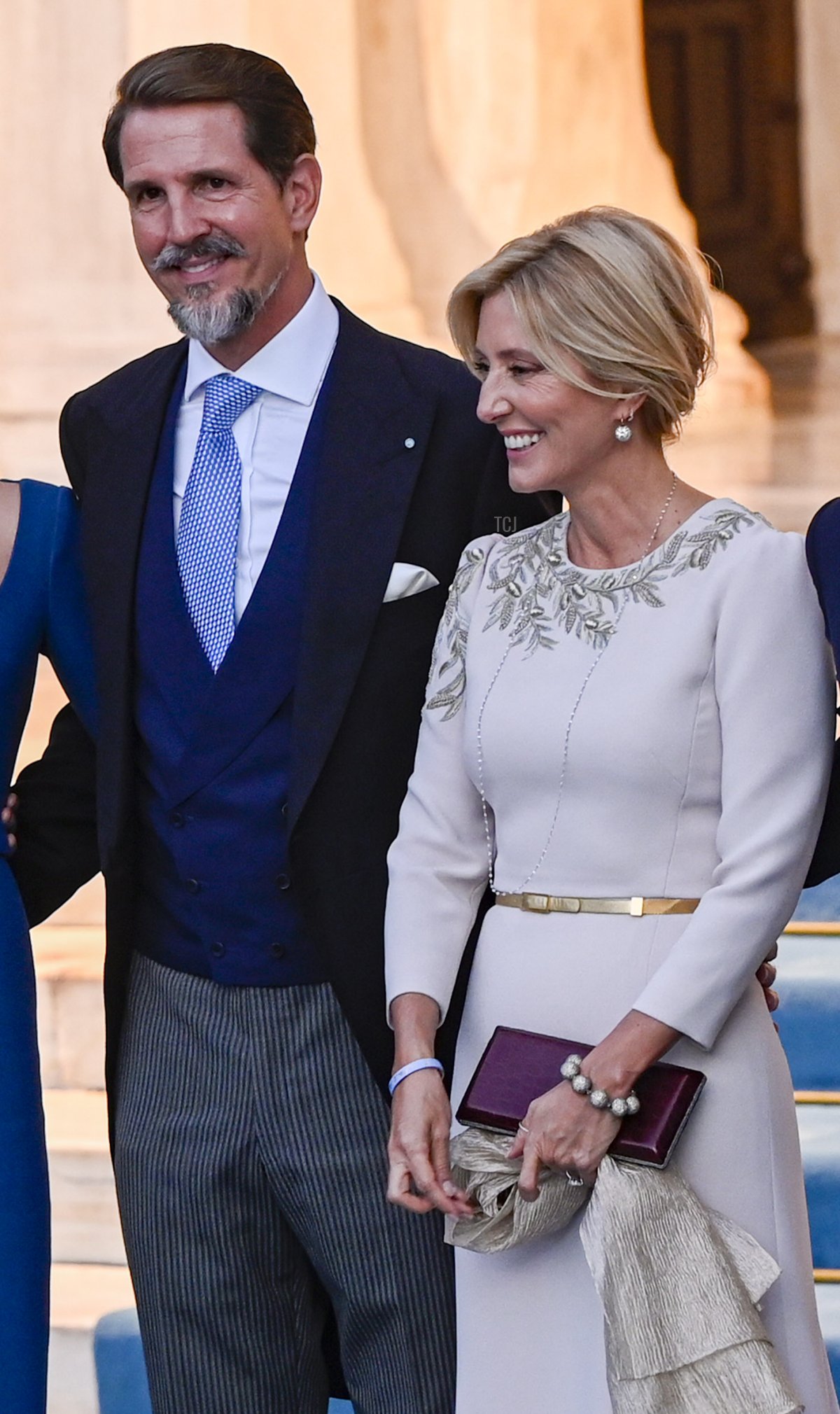 Il Principe Pavlos e la Principessa Marie-Chantal arrivano alla Cattedrale Ortodossa di Atene dopo la cerimonia di matrimonio di Nina Flohr e del Principe Philippos alla Cattedrale Ortodossa Metropolitana il 23 ottobre 2021 ad Atene, Grecia