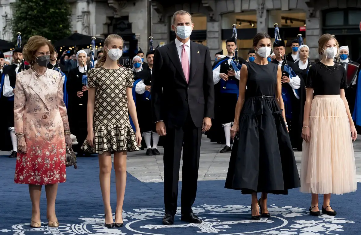 King Felipe VI of Spain, Queen Letizia of Spain, Queen Sofia of Spain, Crown Princess Leonor of Spain and Princess Sofia of Spain arrive to the Campoamor Theatre ahead of the 'Princesa de Asturias' Awards Ceremony 2021 on October 22, 2021 in Oviedo, Spain